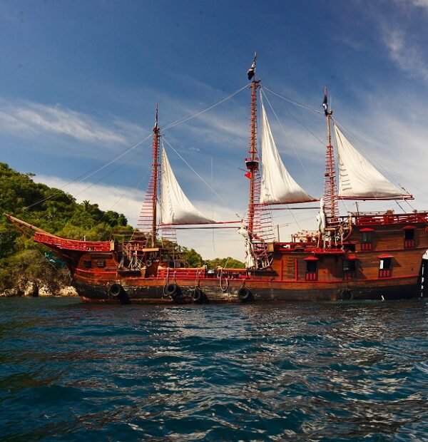 Marigalante Pirate Ship Day Tour